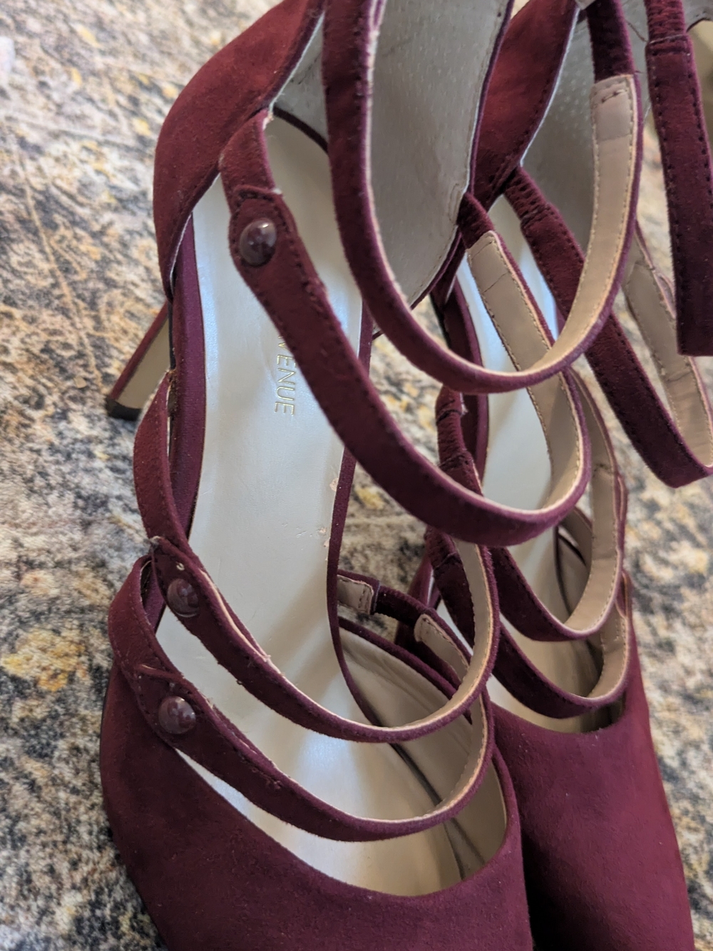 Saks Fifth Avenue Burgundy Suede Strappy Pumps Pointed Toe Heel Size 7.5 - Picture 5 of 10
